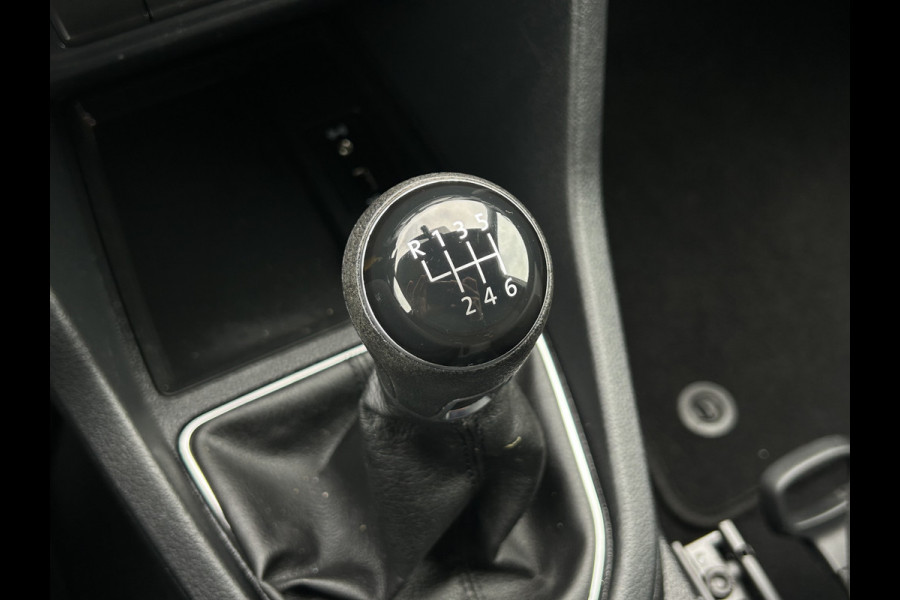 Volkswagen Caddy 2.0 TDI 123 PK / L1H1 / 4x4 / 4Motion / 1e EIG. / ACHTERKLEP / TREKHAAK / INRICHTING / AIRCO / CRUISE / NAVI / APPLE CARPLAY