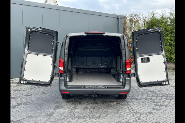 Mercedes-Benz Vito 110 CDI 110 PK / L2H1 / 1e EIGENAAR / TREKHAAK / AIRCO / BLUETOOTH Mercedes-Benz Vito 110 CDI 110 PK / L2H1 / 1e EIGENAAR / TREKHAAK / AIRCO / BLUETOOTH