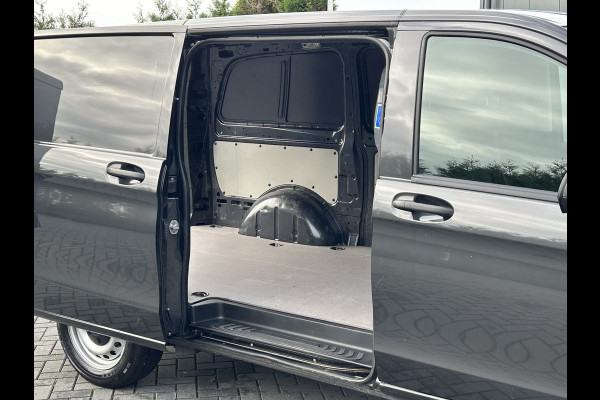 Mercedes-Benz Vito 110 CDI 110 PK / L2H1 / 1e EIGENAAR / TREKHAAK / AIRCO / BLUETOOTH Mercedes-Benz Vito 110 CDI 110 PK / L2H1 / 1e EIGENAAR / TREKHAAK / AIRCO / BLUETOOTH
