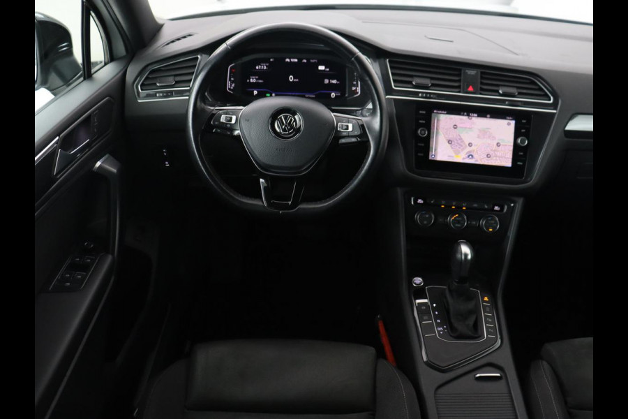 Volkswagen Tiguan Allspace 1.5 TSI R Line 7-Persoons | Panoramadak | Stoelverwarming | Trekhaak | Massage | Keyless | 19'' | Camera | Carplay | Adaptive cruise | Full LED | Navigatie