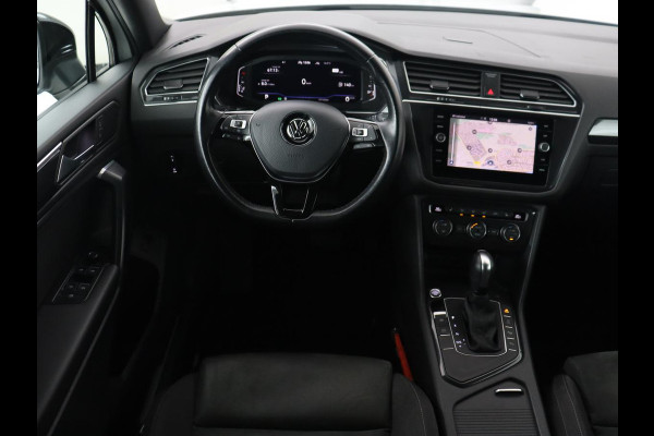 Volkswagen Tiguan Allspace 1.5 TSI R Line 7-Persoons | Panoramadak | Stoelverwarming | Trekhaak | Massage | Keyless | 19'' | Camera | Carplay | Adaptive cruise | Full LED | Navigatie