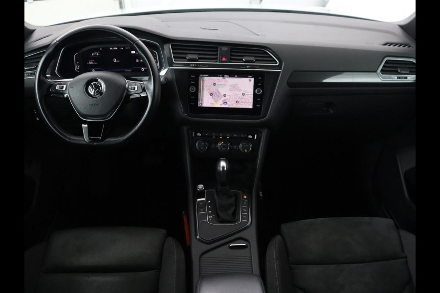 Volkswagen Tiguan Allspace 1.5 TSI R Line 7-Persoons | Panoramadak | Stoelverwarming | Trekhaak | Massage | Keyless | 19'' | Camera | Carplay | Adaptive cruise | Full LED | Navigatie