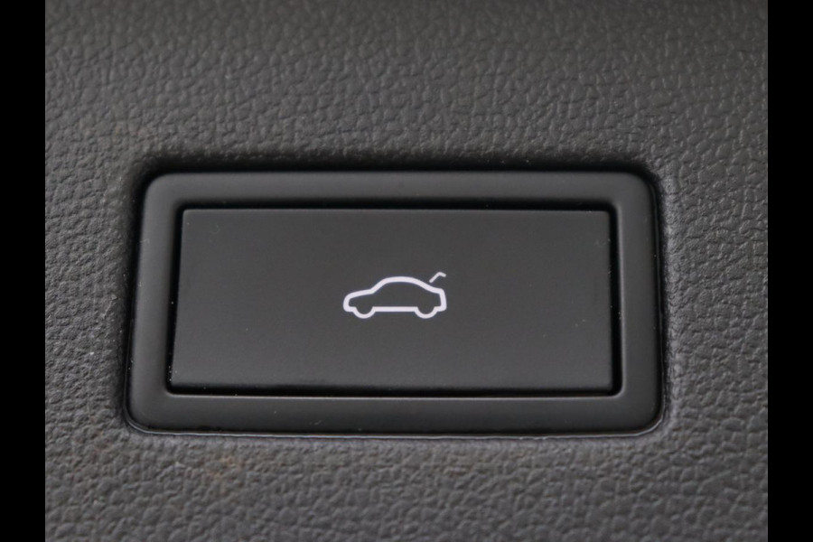 Volkswagen Tiguan Allspace 1.5 TSI R Line 7-Persoons | Panoramadak | Stoelverwarming | Trekhaak | Massage | Keyless | 19'' | Camera | Carplay | Adaptive cruise | Full LED | Navigatie