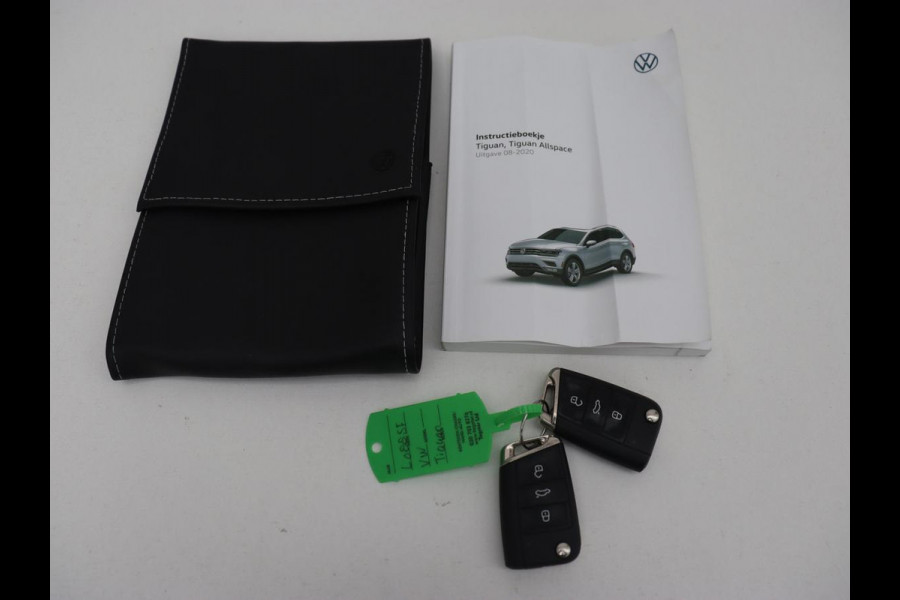 Volkswagen Tiguan Allspace 1.5 TSI R Line 7-Persoons | Panoramadak | Stoelverwarming | Trekhaak | Massage | Keyless | 19'' | Camera | Carplay | Adaptive cruise | Full LED | Navigatie