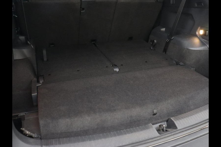 Volkswagen Tiguan Allspace 1.5 TSI R Line 7-Persoons | Panoramadak | Stoelverwarming | Trekhaak | Massage | Keyless | 19'' | Camera | Carplay | Adaptive cruise | Full LED | Navigatie