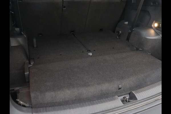 Volkswagen Tiguan Allspace 1.5 TSI R Line 7-Persoons | Panoramadak | Stoelverwarming | Trekhaak | Massage | Keyless | 19'' | Camera | Carplay | Adaptive cruise | Full LED | Navigatie