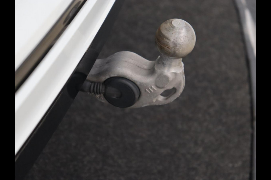 Volkswagen Tiguan Allspace 1.5 TSI R Line 7-Persoons | Panoramadak | Stoelverwarming | Trekhaak | Massage | Keyless | 19'' | Camera | Carplay | Adaptive cruise | Full LED | Navigatie