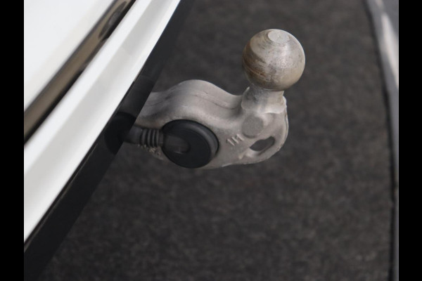 Volkswagen Tiguan Allspace 1.5 TSI R Line 7-Persoons | Panoramadak | Stoelverwarming | Trekhaak | Massage | Keyless | 19'' | Camera | Carplay | Adaptive cruise | Full LED | Navigatie