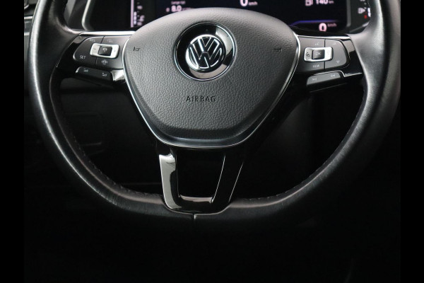 Volkswagen Tiguan Allspace 1.5 TSI R Line 7-Persoons | Panoramadak | Stoelverwarming | Trekhaak | Massage | Keyless | 19'' | Camera | Carplay | Adaptive cruise | Full LED | Navigatie