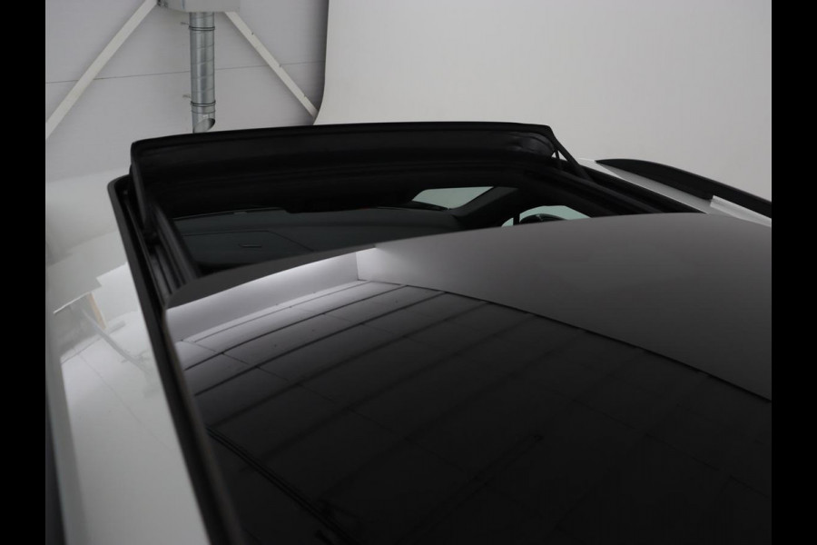 Volkswagen Tiguan Allspace 1.5 TSI R Line 7-Persoons | Panoramadak | Stoelverwarming | Trekhaak | Massage | Keyless | 19'' | Camera | Carplay | Adaptive cruise | Full LED | Navigatie