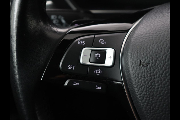 Volkswagen Tiguan Allspace 1.5 TSI R Line 7-Persoons | Panoramadak | Stoelverwarming | Trekhaak | Massage | Keyless | 19'' | Camera | Carplay | Adaptive cruise | Full LED | Navigatie