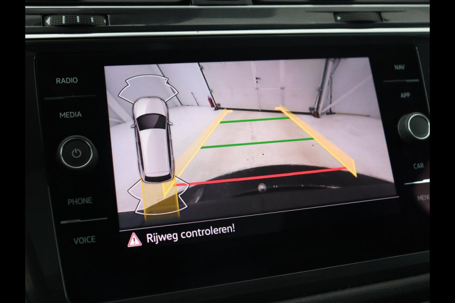 Volkswagen Tiguan Allspace 1.5 TSI R Line 7-Persoons | Panoramadak | Stoelverwarming | Trekhaak | Massage | Keyless | 19'' | Camera | Carplay | Adaptive cruise | Full LED | Navigatie