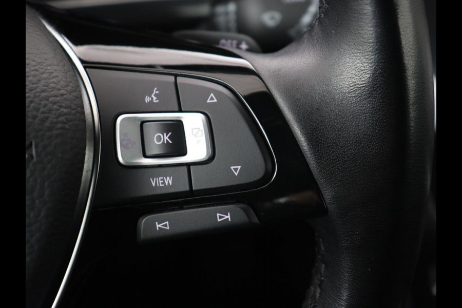 Volkswagen Tiguan Allspace 1.5 TSI R Line 7-Persoons | Panoramadak | Stoelverwarming | Trekhaak | Massage | Keyless | 19'' | Camera | Carplay | Adaptive cruise | Full LED | Navigatie