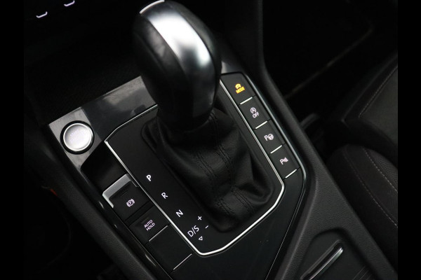 Volkswagen Tiguan Allspace 1.5 TSI R Line 7-Persoons | Panoramadak | Stoelverwarming | Trekhaak | Massage | Keyless | 19'' | Camera | Carplay | Adaptive cruise | Full LED | Navigatie