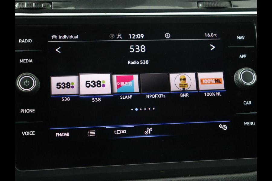 Volkswagen Tiguan Allspace 1.5 TSI R Line 7-Persoons | Panoramadak | Stoelverwarming | Trekhaak | Massage | Keyless | 19'' | Camera | Carplay | Adaptive cruise | Full LED | Navigatie