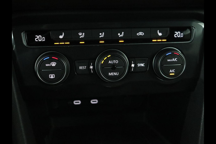 Volkswagen Tiguan Allspace 1.5 TSI R Line 7-Persoons | Panoramadak | Stoelverwarming | Trekhaak | Massage | Keyless | 19'' | Camera | Carplay | Adaptive cruise | Full LED | Navigatie