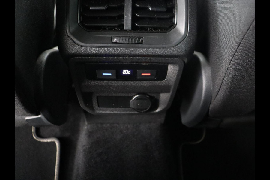Volkswagen Tiguan Allspace 1.5 TSI R Line 7-Persoons | Panoramadak | Stoelverwarming | Trekhaak | Massage | Keyless | 19'' | Camera | Carplay | Adaptive cruise | Full LED | Navigatie