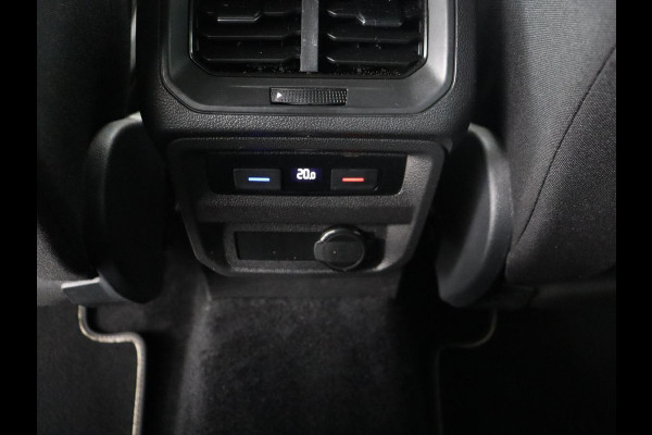 Volkswagen Tiguan Allspace 1.5 TSI R Line 7-Persoons | Panoramadak | Stoelverwarming | Trekhaak | Massage | Keyless | 19'' | Camera | Carplay | Adaptive cruise | Full LED | Navigatie