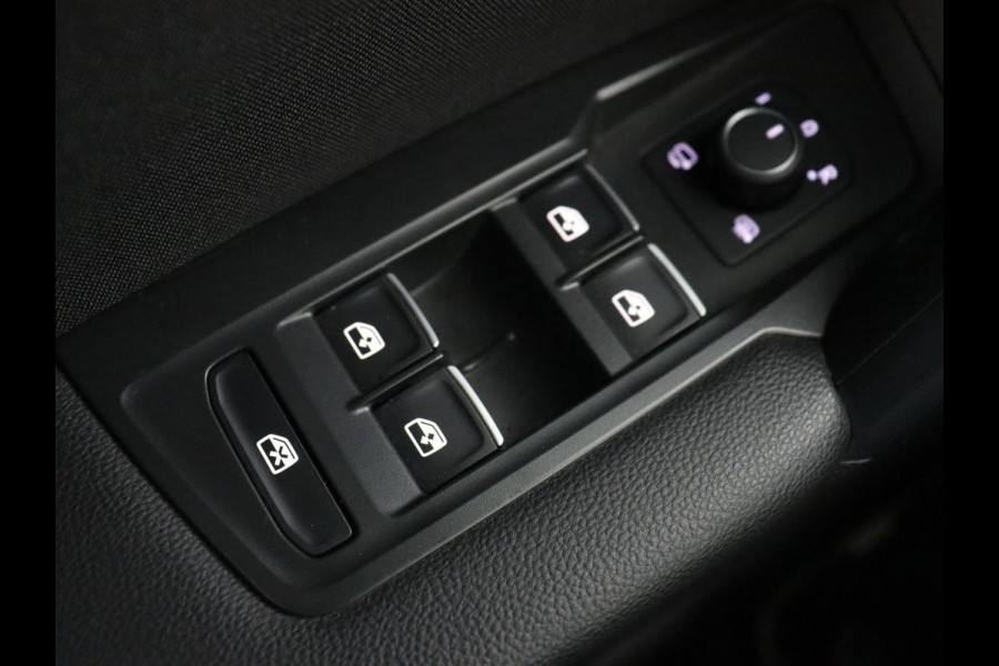 Volkswagen Tiguan Allspace 1.5 TSI R Line 7-Persoons | Panoramadak | Stoelverwarming | Trekhaak | Massage | Keyless | 19'' | Camera | Carplay | Adaptive cruise | Full LED | Navigatie