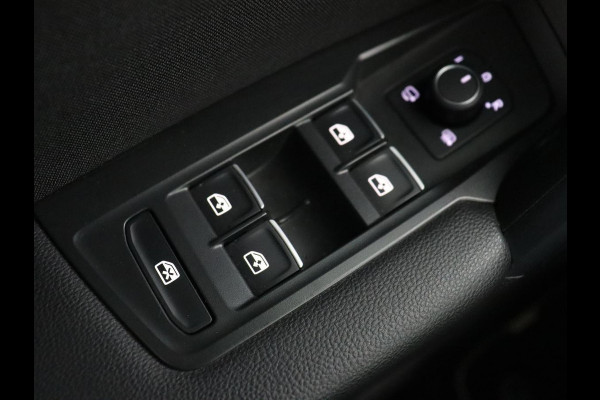 Volkswagen Tiguan Allspace 1.5 TSI R Line 7-Persoons | Panoramadak | Stoelverwarming | Trekhaak | Massage | Keyless | 19'' | Camera | Carplay | Adaptive cruise | Full LED | Navigatie
