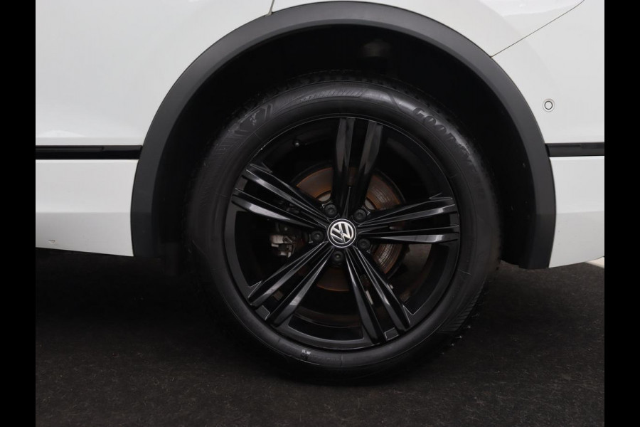 Volkswagen Tiguan Allspace 1.5 TSI R Line 7-Persoons | Panoramadak | Stoelverwarming | Trekhaak | Massage | Keyless | 19'' | Camera | Carplay | Adaptive cruise | Full LED | Navigatie