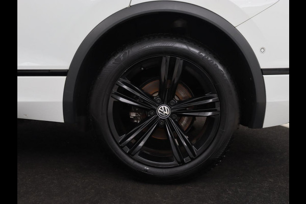 Volkswagen Tiguan Allspace 1.5 TSI R Line 7-Persoons | Panoramadak | Stoelverwarming | Trekhaak | Massage | Keyless | 19'' | Camera | Carplay | Adaptive cruise | Full LED | Navigatie