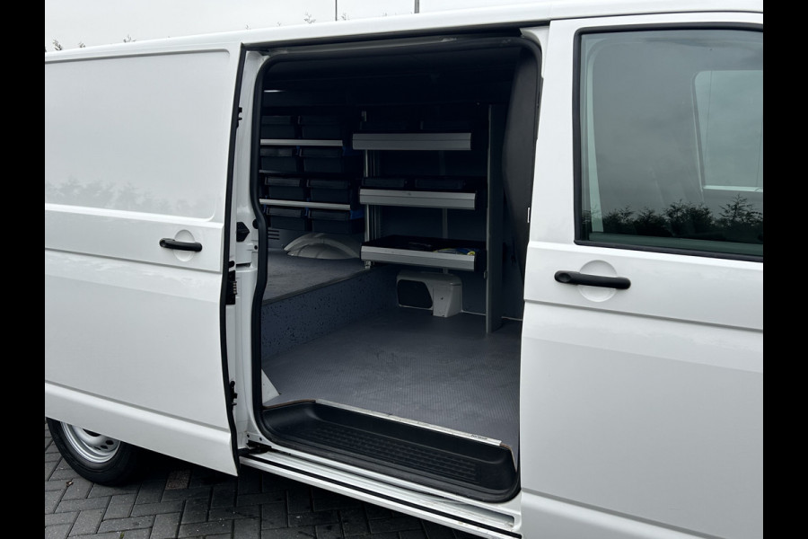 Volkswagen Transporter 2.0 TDI COMFORTLINE / L2H1 / 53.418 KM !! / SORTIMO INRICHTING / 1e EIG. / CAMERA / AIRCO / CRUISE / APPLE CARPLAY / PDC