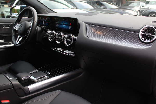 Mercedes-Benz EQA 250 Business Solution Luxury 67 kWh / SoH 97.3% / Camera / Navigatie / Half leder / 18'' / Stoelverwarming / DAB / Cruise Control