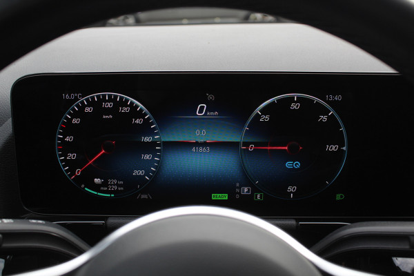 Mercedes-Benz EQA 250 Business Solution Luxury 67 kWh / SoH 97.3% / Camera / Navigatie / Half leder / 18'' / Stoelverwarming / DAB / Cruise Control