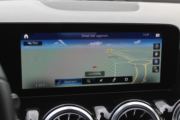 Mercedes-Benz EQA 250 Business Solution Luxury 67 kWh / SoH 97.3% / Camera / Navigatie / Half leder / 18'' / Stoelverwarming / DAB / Cruise Control