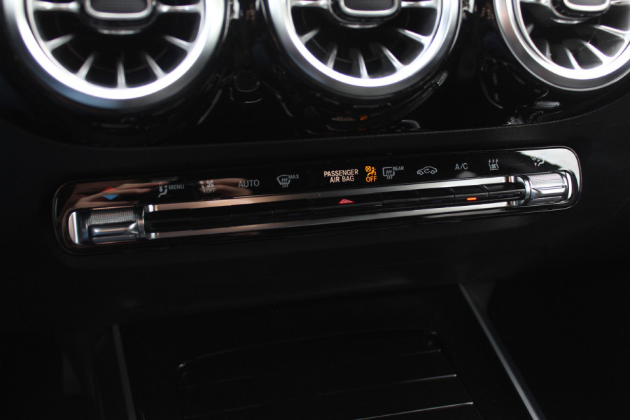 Mercedes-Benz EQA 250 Business Solution Luxury 67 kWh / SoH 97.3% / Camera / Navigatie / Half leder / 18'' / Stoelverwarming / DAB / Cruise Control