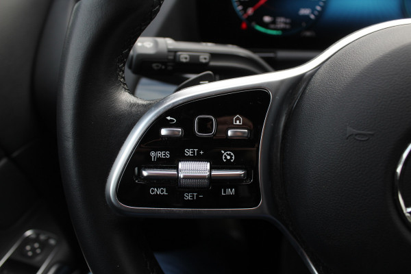 Mercedes-Benz EQA 250 Business Solution Luxury 67 kWh / SoH 97.3% / Camera / Navigatie / Half leder / 18'' / Stoelverwarming / DAB / Cruise Control