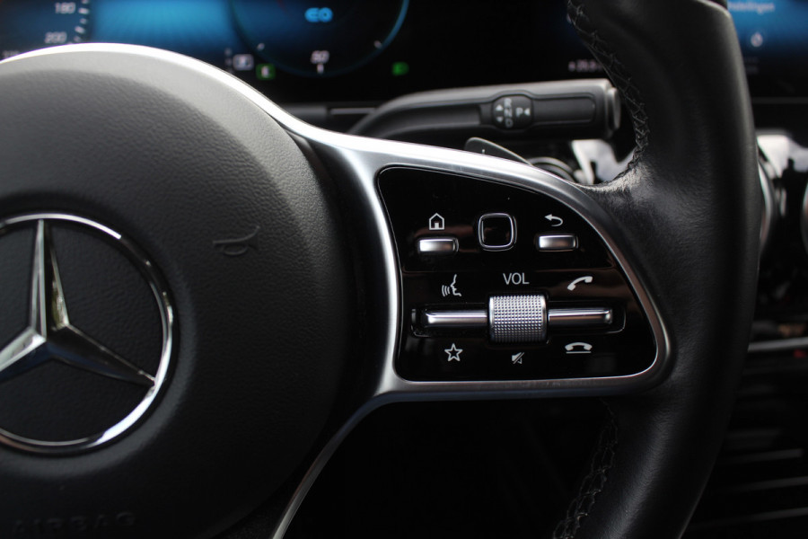 Mercedes-Benz EQA 250 Business Solution Luxury 67 kWh / SoH 97.3% / Camera / Navigatie / Half leder / 18'' / Stoelverwarming / DAB / Cruise Control
