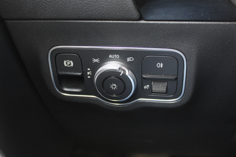 Mercedes-Benz EQA 250 Business Solution Luxury 67 kWh / SoH 97.3% / Camera / Navigatie / Half leder / 18'' / Stoelverwarming / DAB / Cruise Control