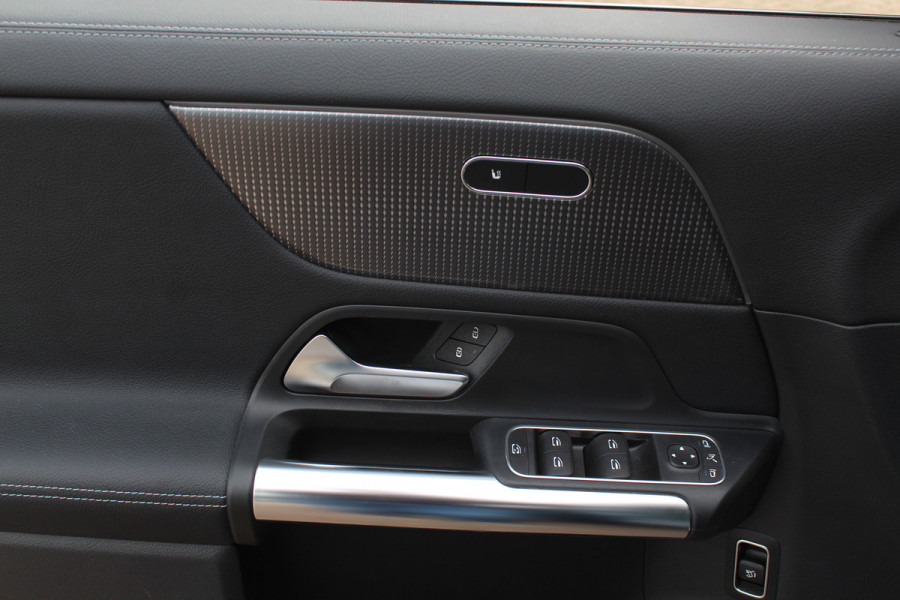 Mercedes-Benz EQA 250 Business Solution Luxury 67 kWh / SoH 97.3% / Camera / Navigatie / Half leder / 18'' / Stoelverwarming / DAB / Cruise Control