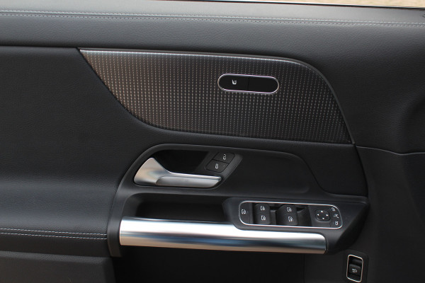 Mercedes-Benz EQA 250 Business Solution Luxury 67 kWh / SoH 97.3% / Camera / Navigatie / Half leder / 18'' / Stoelverwarming / DAB / Cruise Control