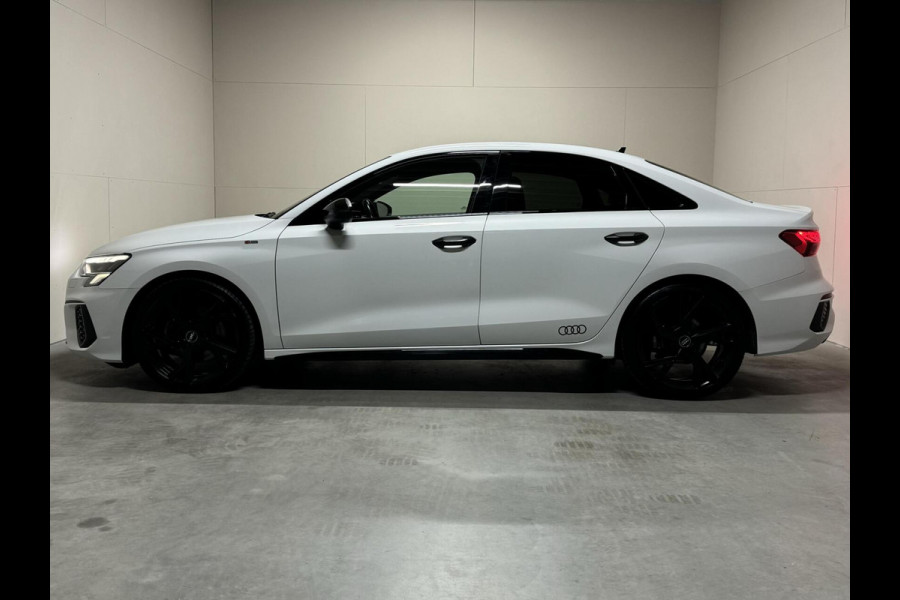 Audi A3 Limousine 35 TFSI S-Line Black Edition Sfeer Carplay NAP Audi A3 Limousine 35 TFSI S-Line Black Edition Sfeer Carplay NAP