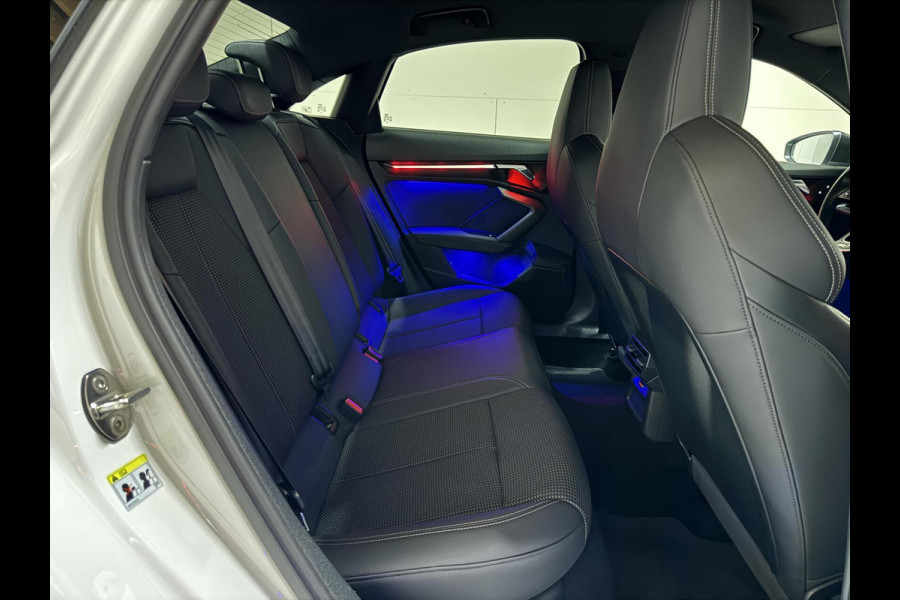 Audi A3 Limousine 35 TFSI S-Line Black Edition Sfeer Carplay NAP Audi A3 Limousine 35 TFSI S-Line Black Edition Sfeer Carplay NAP