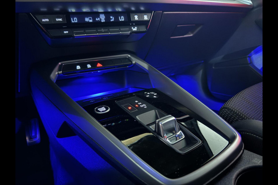 Audi A3 Limousine 35 TFSI S-Line Black Edition Sfeer Carplay NAP Audi A3 Limousine 35 TFSI S-Line Black Edition Sfeer Carplay NAP