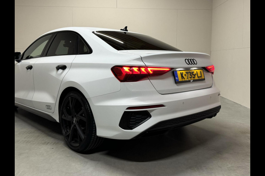 Audi A3 Limousine 35 TFSI S-Line Black Edition Sfeer Carplay NAP Audi A3 Limousine 35 TFSI S-Line Black Edition Sfeer Carplay NAP