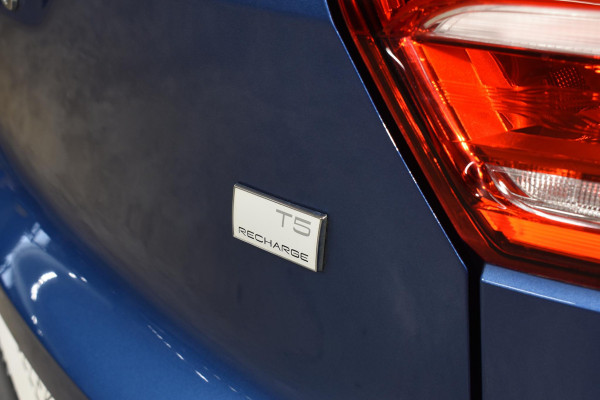 Volvo XC40 T5 262PK Automaat Recharge R-Design / Navigatie / Stuur & Stoelverwarming / Elektrische achterklep / Achteruitrijcamera / Elektr. Trekhaak / Elektrische stoelverst. met geheugen