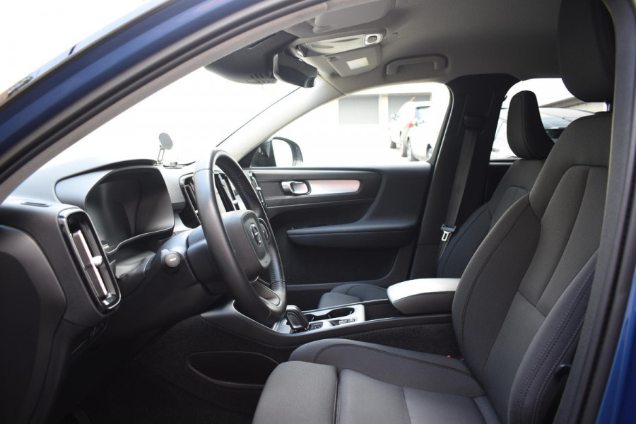 Volvo XC40 T5 262PK Automaat Recharge R-Design / Navigatie / Stuur & Stoelverwarming / Elektrische achterklep / Achteruitrijcamera / Elektr. Trekhaak / Elektrische stoelverst. met geheugen
