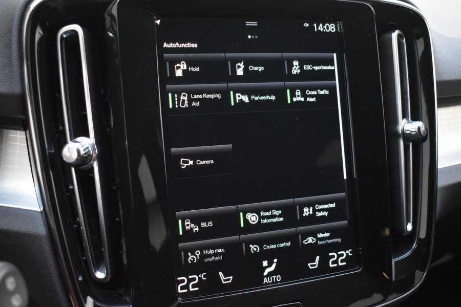 Volvo XC40 T5 262PK Automaat Recharge R-Design / Navigatie / Stuur & Stoelverwarming / Elektrische achterklep / Achteruitrijcamera / Elektr. Trekhaak / Elektrische stoelverst. met geheugen