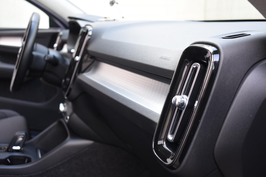 Volvo XC40 T5 262PK Automaat Recharge R-Design / Navigatie / Stuur & Stoelverwarming / Elektrische achterklep / Achteruitrijcamera / Elektr. Trekhaak / Elektrische stoelverst. met geheugen