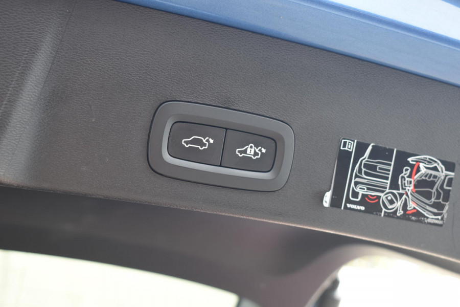 Volvo XC40 T5 262PK Automaat Recharge R-Design / Navigatie / Stuur & Stoelverwarming / Elektrische achterklep / Achteruitrijcamera / Elektr. Trekhaak / Elektrische stoelverst. met geheugen