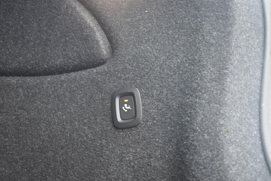 Volvo XC40 T5 262PK Automaat Recharge R-Design / Navigatie / Stuur & Stoelverwarming / Elektrische achterklep / Achteruitrijcamera / Elektr. Trekhaak / Elektrische stoelverst. met geheugen