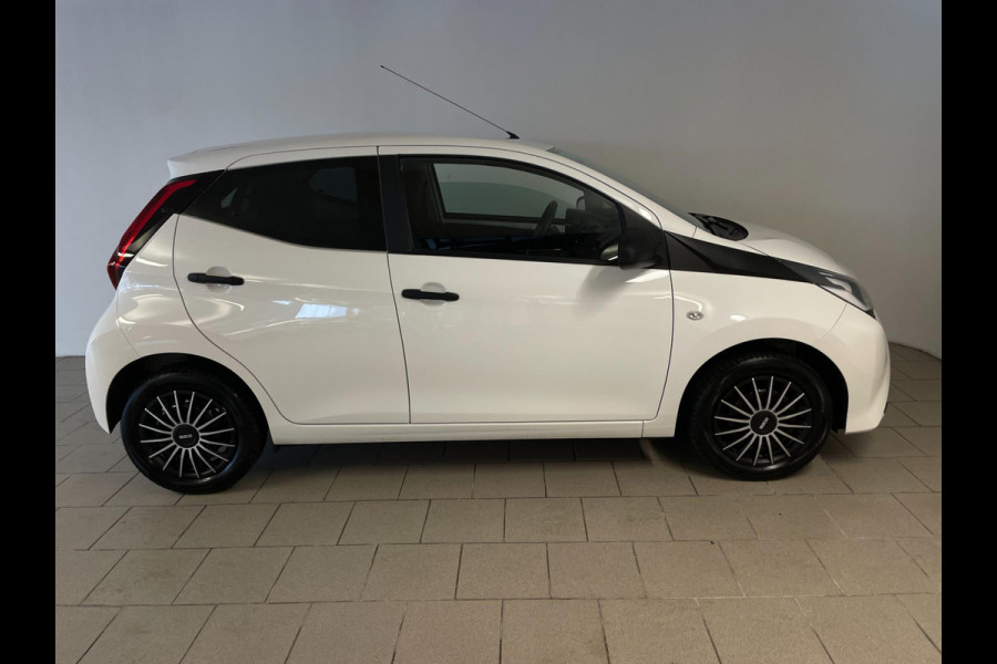 Toyota Aygo 1.0 VVT-i x-fun AIRCO ELEK RAMEN LIMITER CENT VERG SPARCO WIELDOP SET PRIVACYGLAS ZEER NETTE AUTO