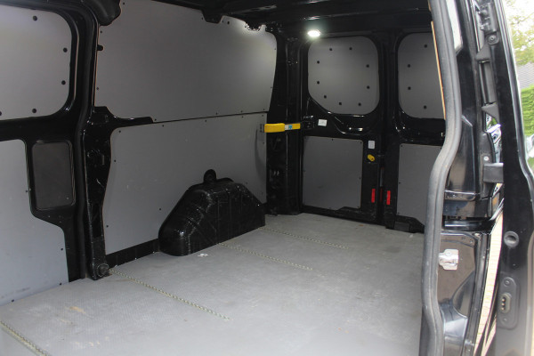 Ford Transit Custom 300 2.0 TDCI L2H1 Limited / Trekhaak / Camera / Leder / 2x Zijschuifdeur / Xenon / Dodehoek / 16'' / Navigatie / Dodehoek / Cruise Control Ford Transit Custom 300 2.0 TDCI L2H1 Limited / Trekhaak / Camera / Leder / 2x Zijschuifdeur / Xenon / Dodehoek / 16'' / Navigatie / Dodehoek / Cruise Control