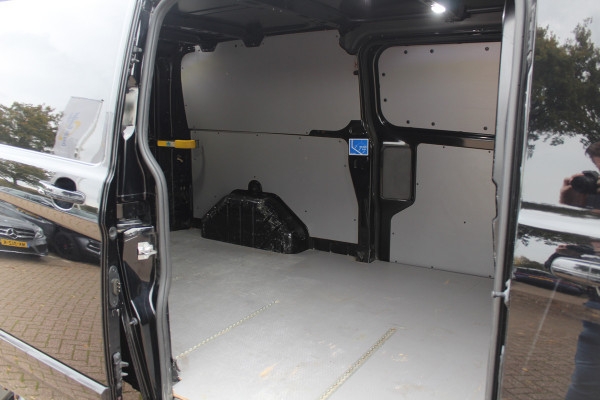 Ford Transit Custom 300 2.0 TDCI L2H1 Limited / Trekhaak / Camera / Leder / 2x Zijschuifdeur / Xenon / Dodehoek / 16'' / Navigatie / Dodehoek / Cruise Control Ford Transit Custom 300 2.0 TDCI L2H1 Limited / Trekhaak / Camera / Leder / 2x Zijschuifdeur / Xenon / Dodehoek / 16'' / Navigatie / Dodehoek / Cruise Control