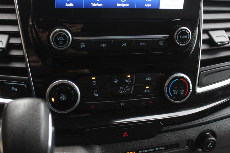 Ford Transit Custom 300 2.0 TDCI L2H1 Limited / Trekhaak / Camera / Leder / 2x Zijschuifdeur / Xenon / Dodehoek / 16'' / Navigatie / Dodehoek / Cruise Control Ford Transit Custom 300 2.0 TDCI L2H1 Limited / Trekhaak / Camera / Leder / 2x Zijschuifdeur / Xenon / Dodehoek / 16'' / Navigatie / Dodehoek / Cruise Control